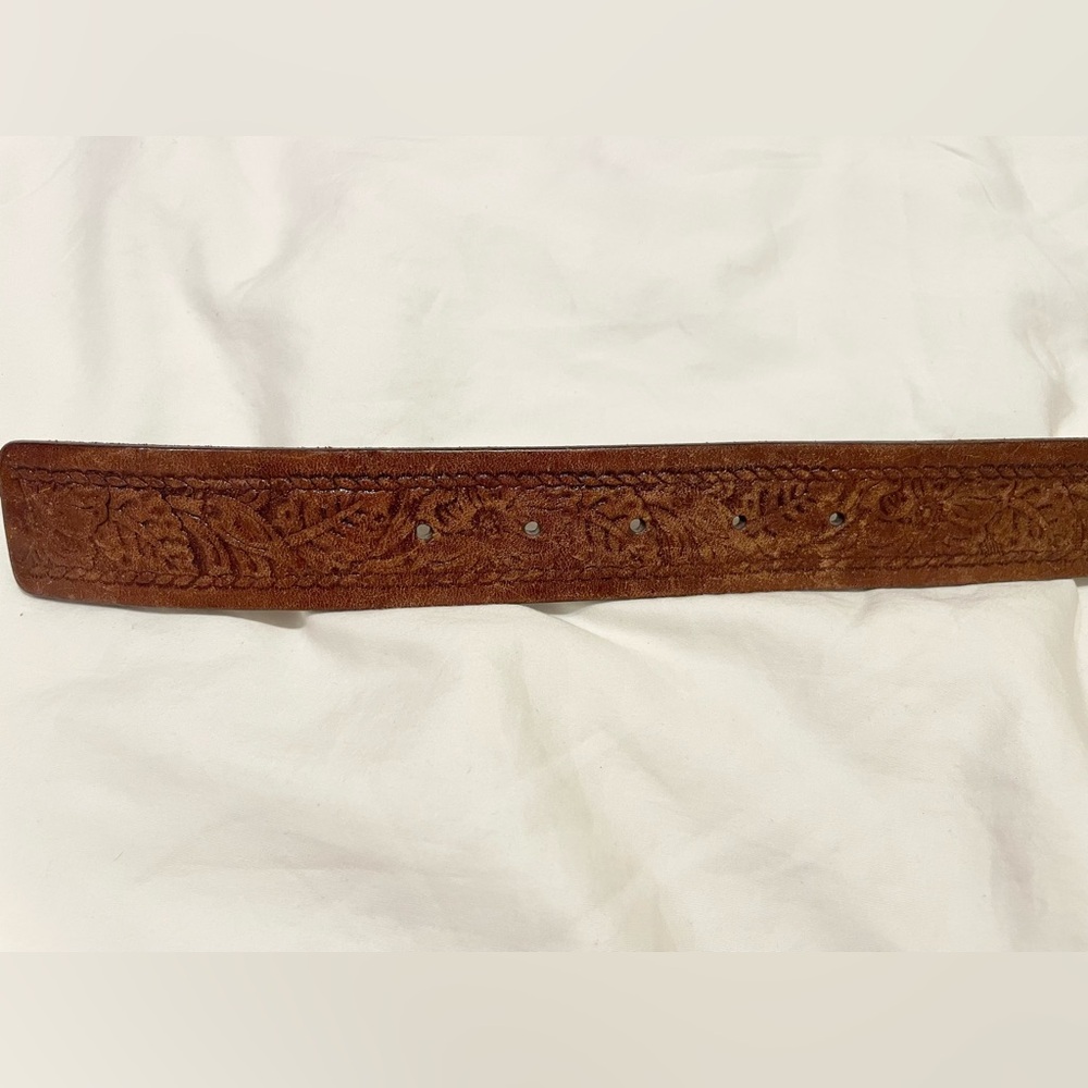 NWOT Guess genuine leather floral western buckle belt, tan, 37”x 1.5” orig $89+ - Picture 6 of 15